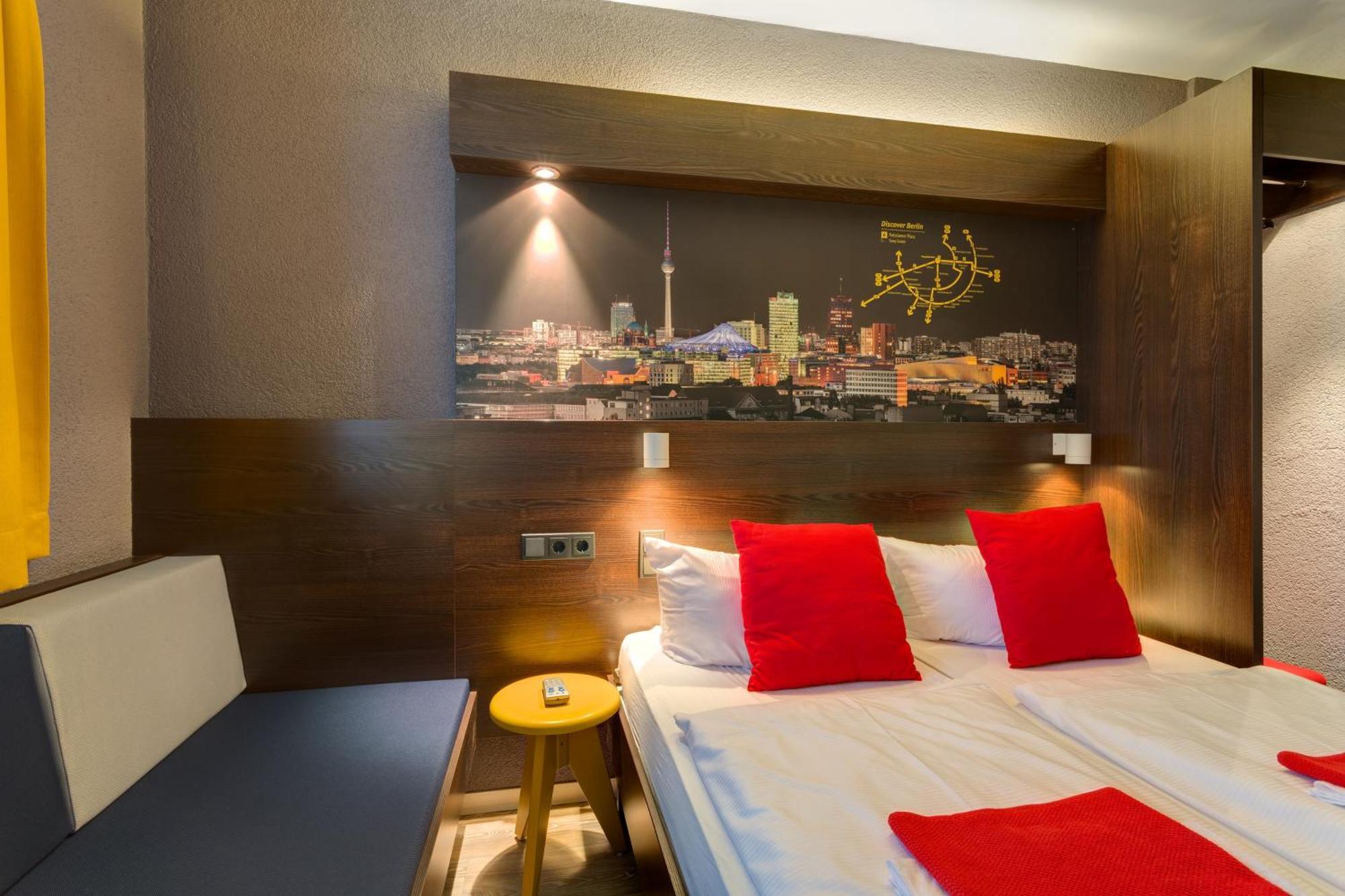 Meininger Hotel Berlin Hauptbahnhof — Photos 1
